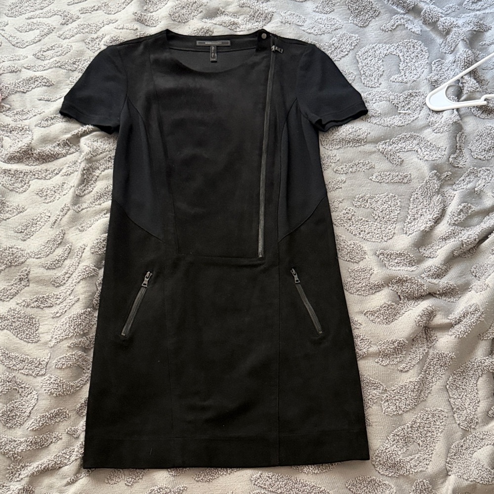 BCBGMaxAzria Black Short-Sleeve Shift Dress with Asymmetric Zip